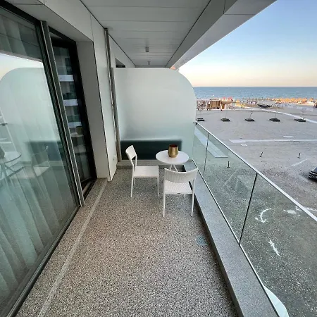 Seafront Haven Lejlighed