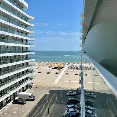 Seafront Haven Lejlighed *